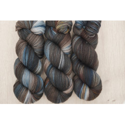 (Farbe: Sturmumtostes Meer)...