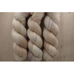 (Farbe: Zartes Creme mit...