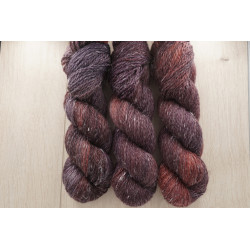 (Farbe: Dunkler Granat)...