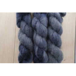 (Farbe: Zwischen Nacht und...